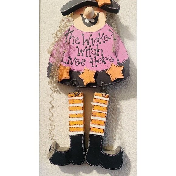 Witch Wall Hanging 15” Wicked Witch Lives Here Handmade Plaque Wood Halloween - Picture 3 of 6